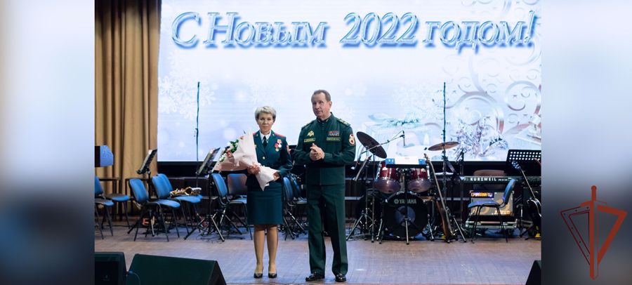 General del ejército Víktor Zólotov condecoró a los militares y agentes de policía  de Rosguardia tras los resultados del año laboral