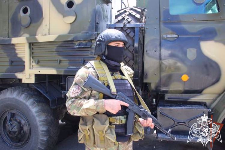 Los militares de Rosguardia de origen de Karacháyevo-Cherkesia ayudaron a evacuar a los hockeístas rusos del Khersón