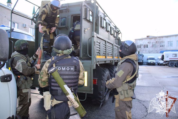 Los militares de Rosguardia de origen de Karacháyevo-Cherkesia ayudaron a evacuar a los hockeístas rusos del Khersón
