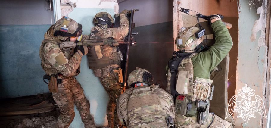 Los militares de Rosguardia desarticularon más de 300 nacionalistas en el curso de la operación especial dedicada a liberar unos locales en le región de Khárkov