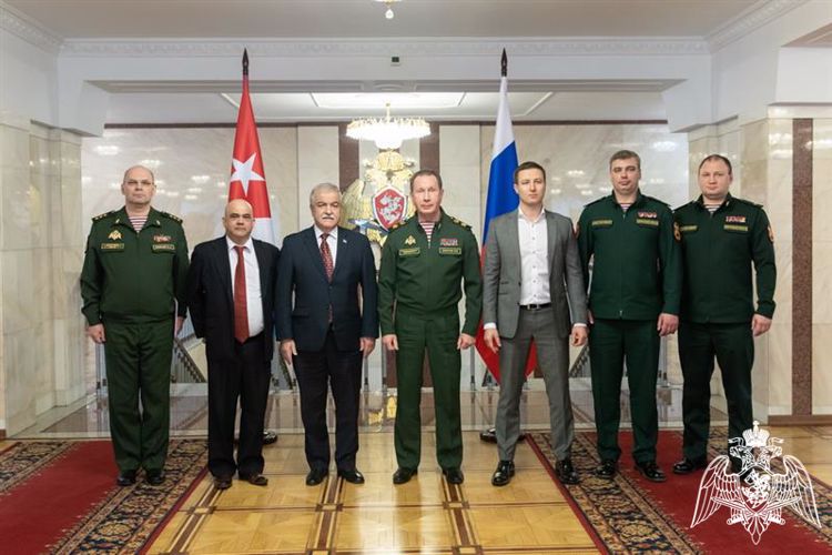 El director de Rosguardia General del Ejército Víktor Zólotov celebró una entrevista con el Embajador Extraordinario y Plenipotenciario de la República de Cuba