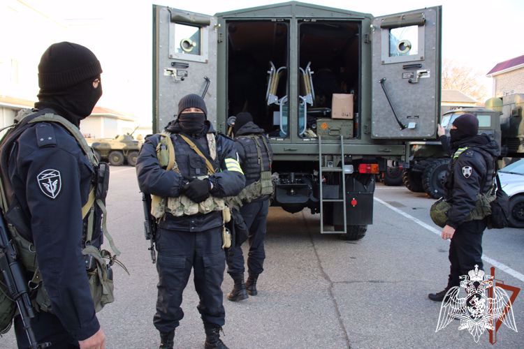 Los militares de Rosguardia de origen de Karacháyevo-Cherkesia ayudaron a evacuar a los hockeístas rusos del Khersón