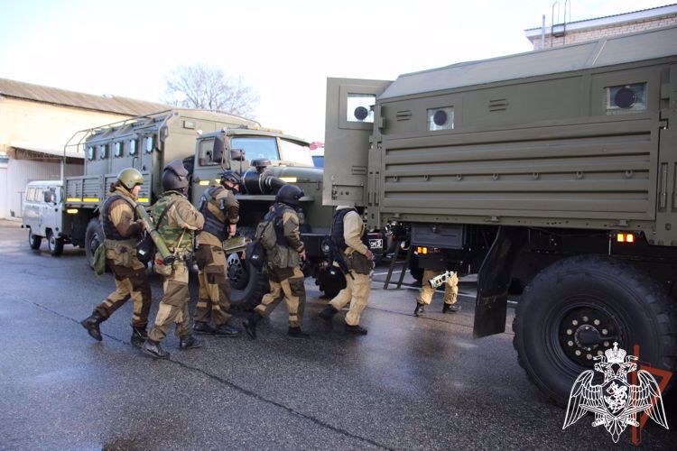 Los militares de Rosguardia de origen de Karacháyevo-Cherkesia ayudaron a evacuar a los hockeístas rusos del Khersón