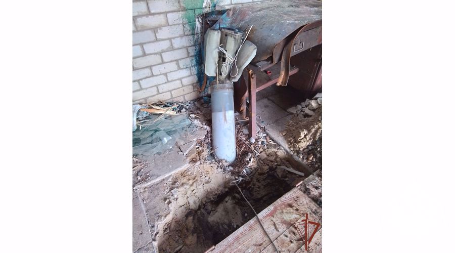 Los militares de las unidades especiales de Rosguardia destruyeron las municiones no explotadas en la provincia de Khárkov