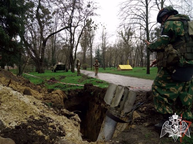 Los militares de las unidades especiales de Rosguardia destruyeron las municiones no explotadas en la provincia de Khárkov