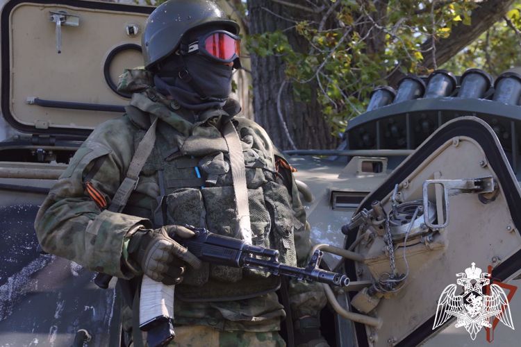 Los militares de Rosguardia desminaron el puente y capturaron la técnica blindada en la provincia de Khárkov