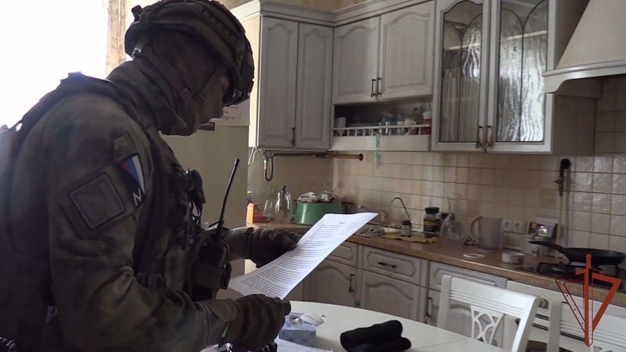 Las fuerzas especiales de Rosguardia descubrieron las pruebas del trabajo de los observadores de la OSCE a intereses de los servicios especiales ucranianos