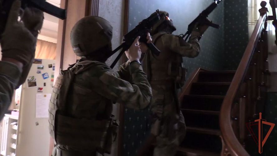 Las fuerzas especiales de Rosguardia descubrieron las pruebas del trabajo de los observadores de la OSCE a intereses de los servicios especiales ucranianos