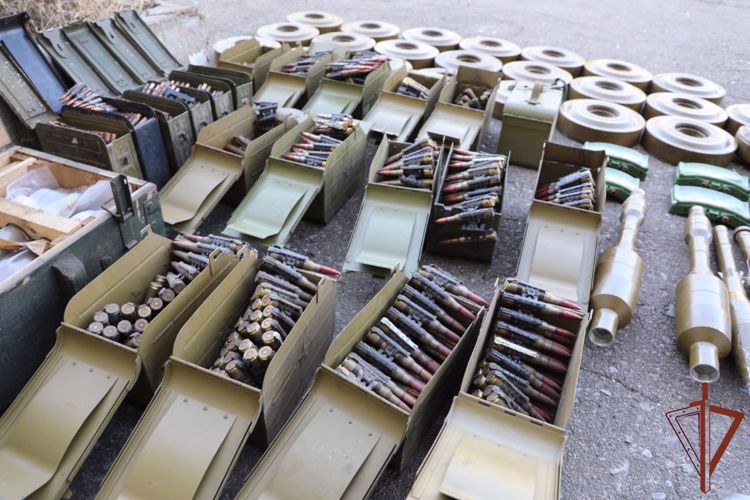 Los militares de Rosguardia destruyeron un lote de armas y municiones en la provincia de Khárkov
