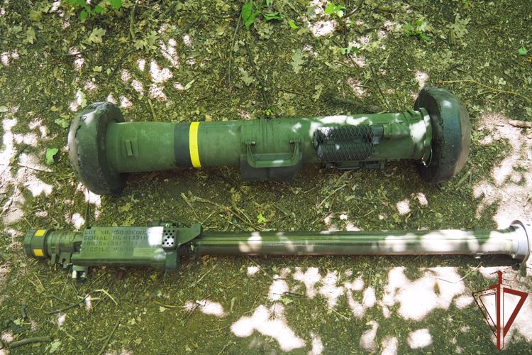 En el territorio de la República Popular de Lugansk los militares de Rosguardia descubrieron un zulo con el sistema de misiles Stinger y Javelin