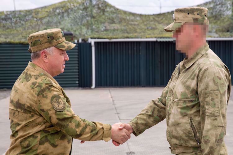 Coronel general Víktor Strigunóv entregó las condecoraciones a los militares de Rosguardia en la zona de la operación especial militar