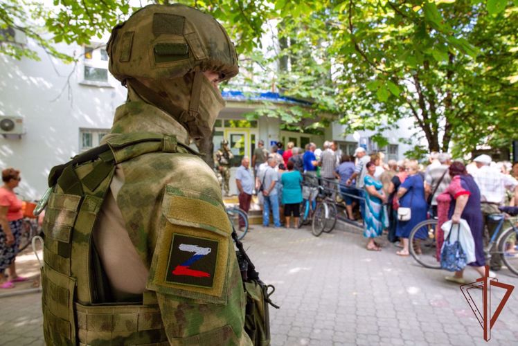Rosguardia garantiza la seguridad del funcionamiento de las obras sociales en la región de Khersón