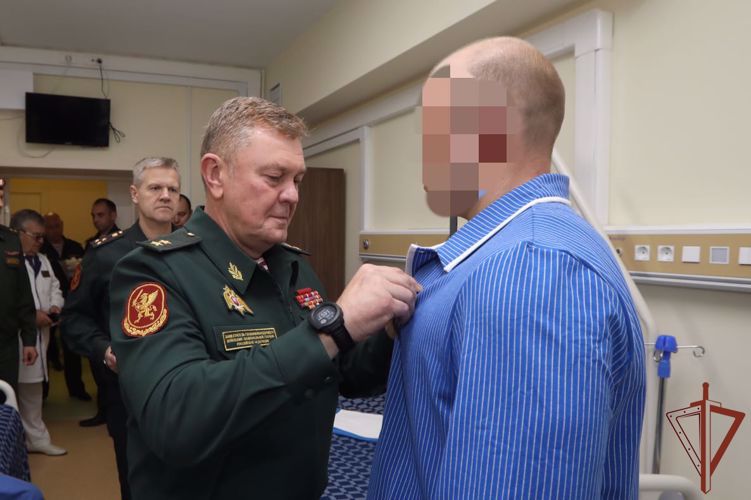 Teniente general Vladisláv Ershóv entregó a los militares de Rosguardia las condecoraciones por el coraje demostrado en el curso de la operación especial