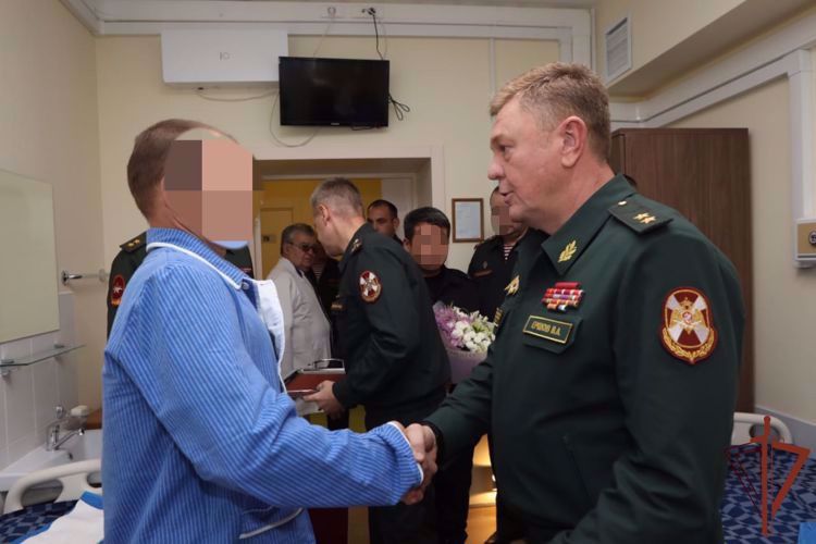 Teniente general Vladisláv Ershóv entregó a los militares de Rosguardia las condecoraciones por el coraje demostrado en el curso de la operación especial