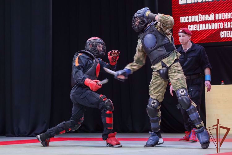 El jefe de Rosguardia Víktor Zólotov felicitó a los ganadores del torneo "Vítyaz-contact"
