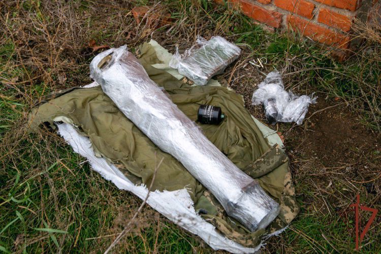 Los militares de Rosguardia descubrieron en la provincia de Zaporózhie un escondite con los objetos explosivos