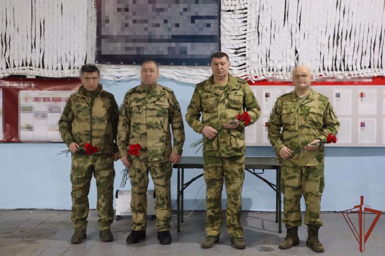 General coronel Igor Ilyásh entregó las condecoraciones institucionales a los militares de Rosguardia en la zona del operativo militar 