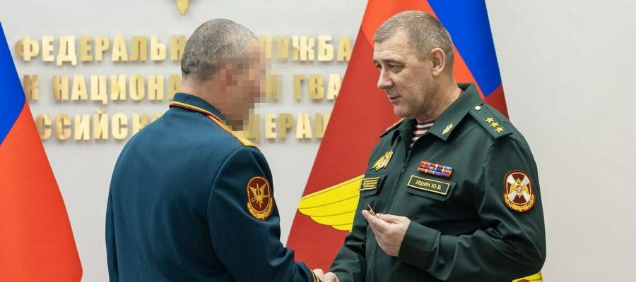 General coronel Yuri Yashin entregó las condecoraciones a los militares de Rosguardia - participantes de la operación especial militar