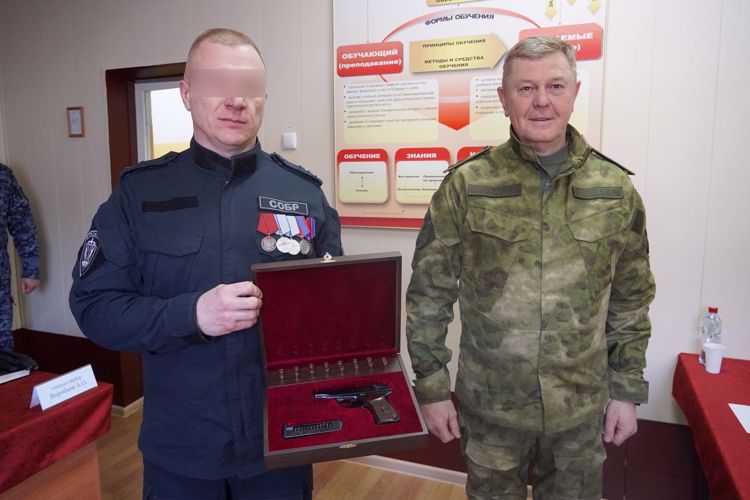 El subdirector de Rosguardia general teniente Vladisláv Ershóv comprobó la implementación de la experiencia de la operación especial militar y la formación de los militares de Rosguardia en la región de Leningrado
