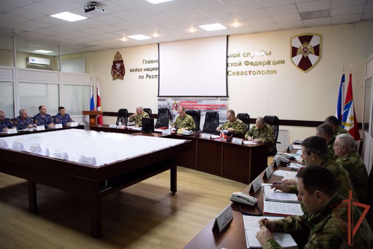 General coronel Aleksei Bezzúbikov efectuó una visita con fines especiales en el distrito del Sur de las tropas de la guardia nacional y la zona de la celebración de la operación militar especial.