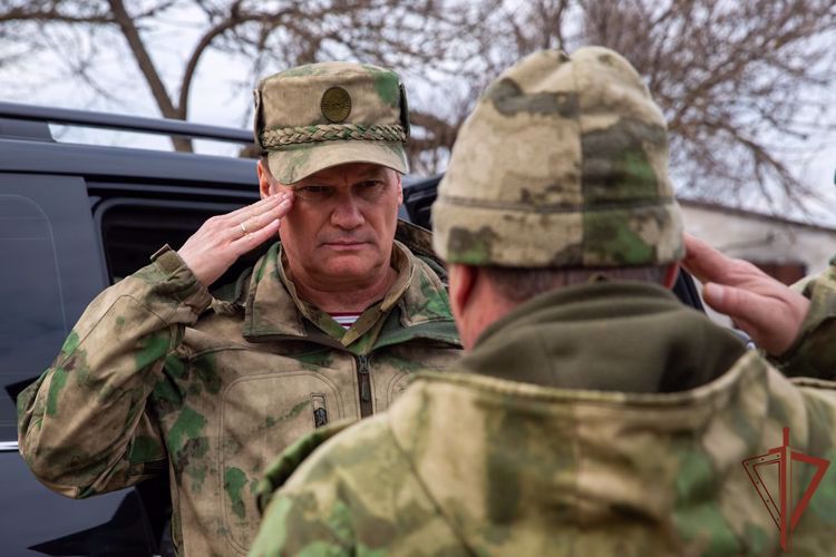 General coronel Aleksei Bezzúbikov efectuó una visita con fines especiales en el distrito del Sur de las tropas de la guardia nacional y la zona de la celebración de la operación militar especial.