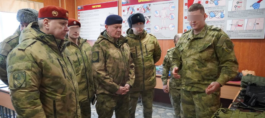 El subdirector de Rosguardia general teniente Vladisláv Ershóv comprobó la implementación de la experiencia de la operación especial militar y la formación de los militares de Rosguardia en la región de Leningrado