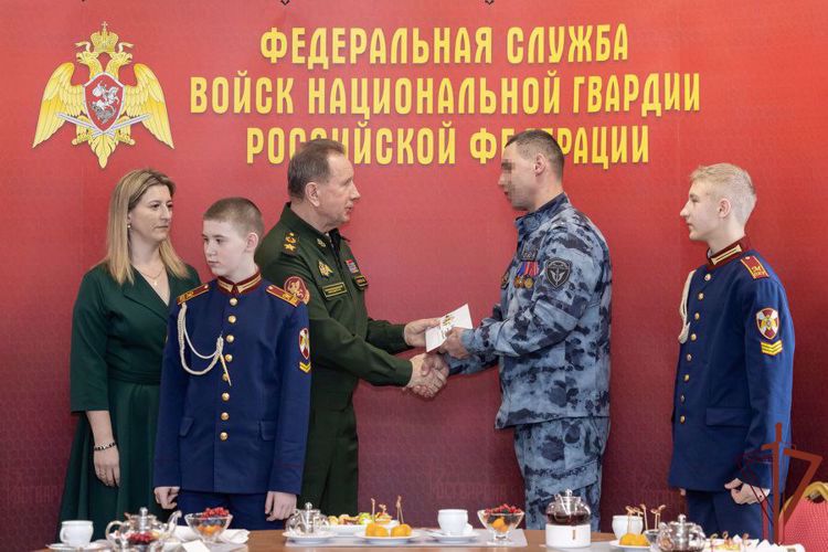 General de ejército Víktor Zólotov se encontró con las dinastías de los militares de Rosguardia en la escuela presidencial de cadetes de M.A. Shólokhov de Moscú