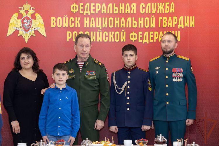 General de ejército Víktor Zólotov se encontró con las dinastías de los militares de Rosguardia en la escuela presidencial de cadetes de M.A. Shólokhov de Moscú