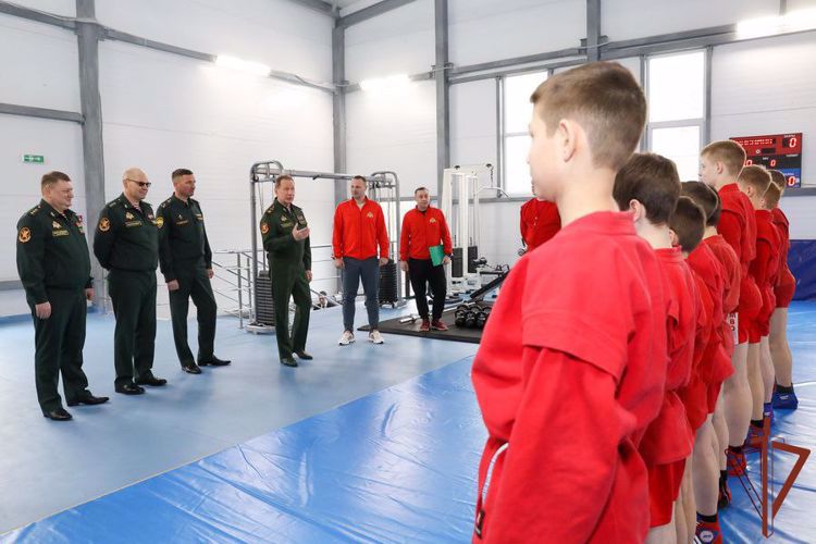 General de ejército Víktor Zólotov se encontró con las dinastías de los militares de Rosguardia en la escuela presidencial de cadetes de M.A. Shólokhov de Moscú