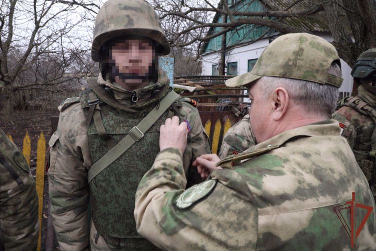 General coronel Víktor Strigunóv examinó la organisación del servicio de las subdivisiones de Rosguardia en la República Popular de Donétsk