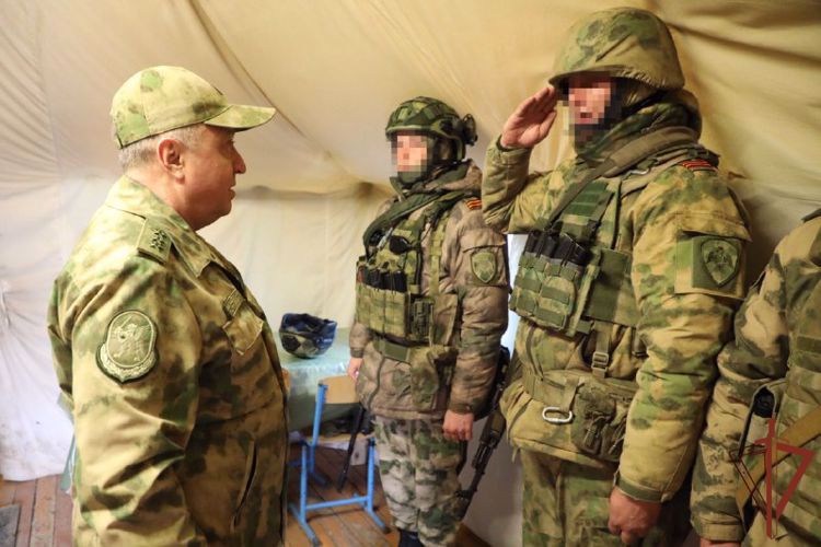 General coronel Víktor Strigunóv examinó la organisación del servicio de las subdivisiones de Rosguardia en la República Popular de Donétsk