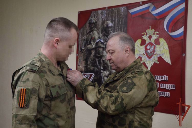 General coronel Víktor Strigunóv examinó la organisación del servicio de las subdivisiones de Rosguardia en la República Popular de Donétsk