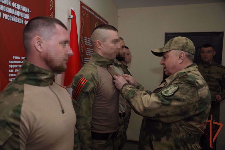 General coronel Víktor Strigunóv examinó la organisación del servicio de las subdivisiones de Rosguardia en la República Popular de Donétsk