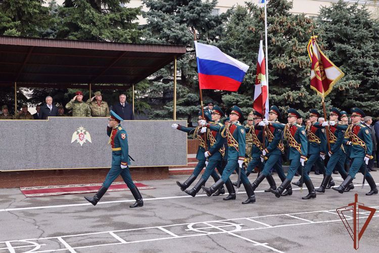 General del ejército Víktor Zólotov entregó el órden Zhukov al distrito del sur de las tropas de la guardia nacional de la Federación de Rusia 