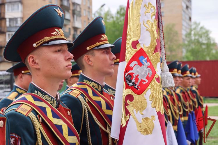 General coronel Víktor Strigunóv inauguró una placa conmemorativa en honor del oficial de un destacamento especial "Vítyaz" perecido al cumplir su deber militar