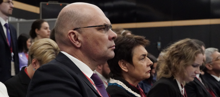 General coronel Oleg Plokhoi está participando en un foro internacional de derecho en la ciudad de San Petersburgo