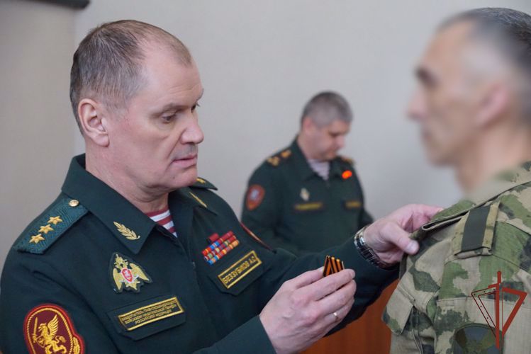 El subdirector de Rosguardia general coronel Alekséi Bezzúbikov efectuó un viaje especial en el distrito del Este de las tropas de la guardia nacional