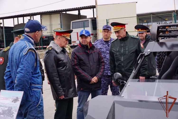 El subdirector de Rosguardia general coronel Alekséi Bezzúbikov efectuó un viaje especial en el distrito del Este de las tropas de la guardia nacional