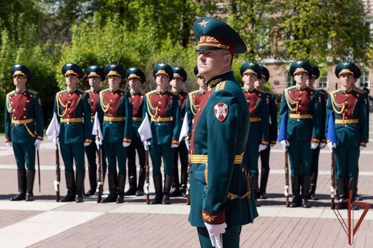 De cara al Día de la Victoria general del ejército Víktor Zólotov felicitó a los veteranos de la Gran Guerra Patria 
