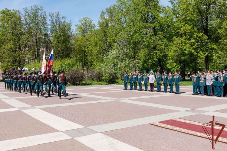 De cara al Día de la Victoria general del ejército Víktor Zólotov felicitó a los veteranos de la Gran Guerra Patria