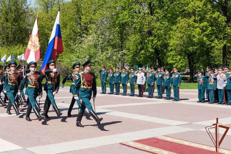 De cara al Día de la Victoria general del ejército Víktor Zólotov felicitó a los veteranos de la Gran Guerra Patria 
