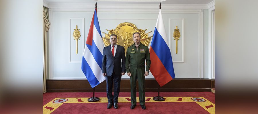 Víktor Zólotov y Lázaro Alberto Alvarez Casas discutieron las cuestiones de la cooperación entre la Rosguardia y el Ministerio del Interior de la República de Cuba