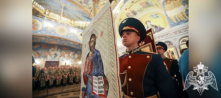 El Día del bautismo de Rusia en el templo principal de Rosguardia fue celebrada una misa solemne