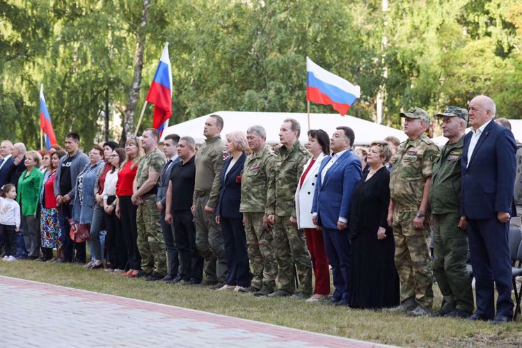 Director de Rosguardia Víktor Zólotov felicitó el Conjunto Académico del canto y baile de las Tropas de la Guardia Nacional de la Federación de Rusia con el aniversario de 50 años