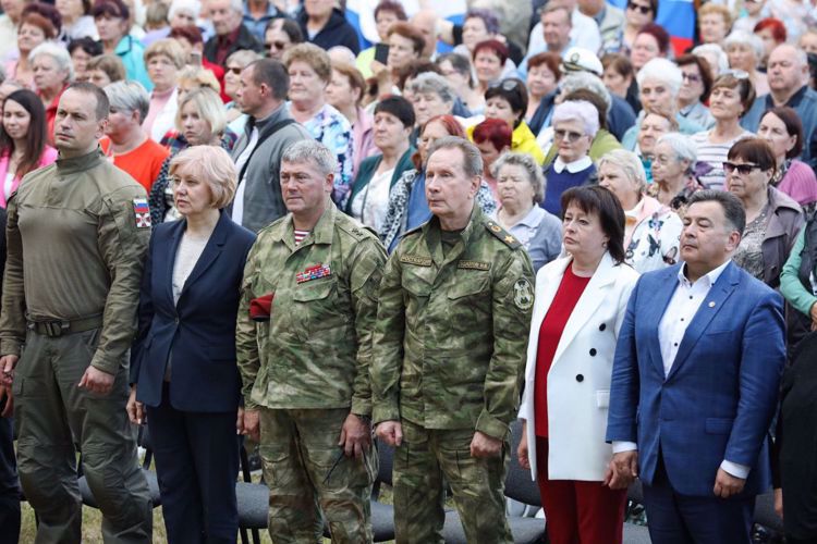 Director de Rosguardia Víktor Zólotov felicitó el Conjunto Académico del canto y baile de las Tropas de la Guardia Nacional de la Federación de Rusia con el aniversario de 50 años