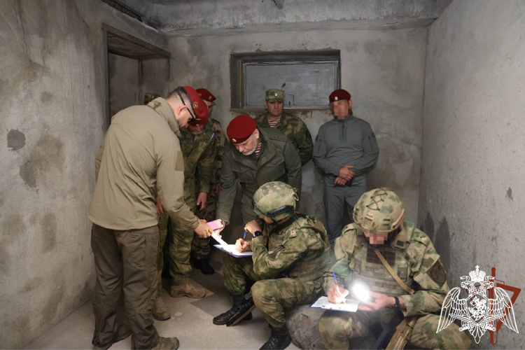 General coronel Aleksei Vorobióv examinó la disponibilidad de los efectivos de las fuerzas especiales de la Rosguardia para las pruebas dedicadas a obtener el derecho de llever una boina amaranta y celebró un encuentro de trabajo con los socios extranjeros