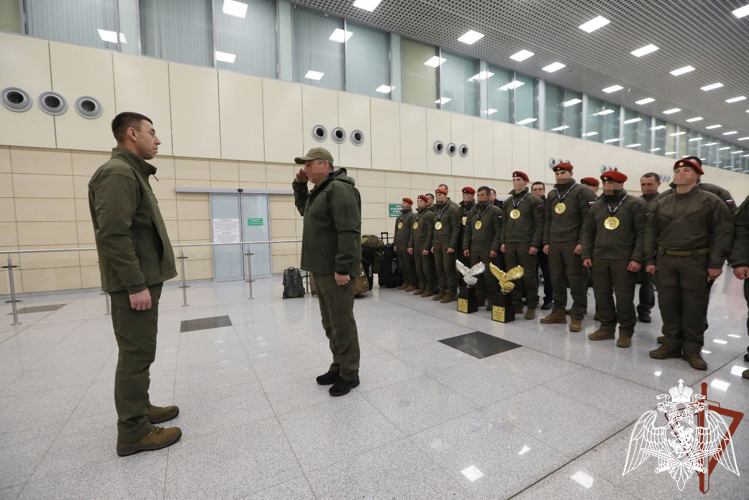 El equipo de los militares de las fuerzas especiales de Rosguardia volvió del Kuwait con las medallas