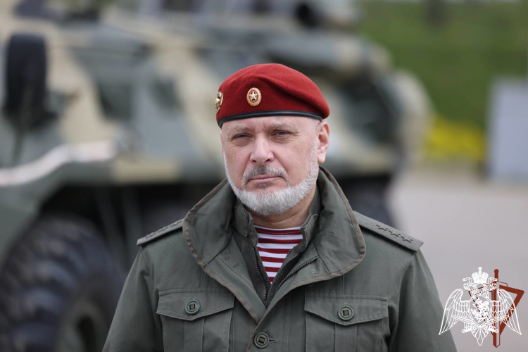 General coronel Aleksei Vorobióv examinó la disponibilidad de los efectivos de las fuerzas especiales de la Rosguardia para las pruebas dedicadas a obtener el derecho de llever una boina amaranta y celebró un encuentro de trabajo con los socios extranjeros