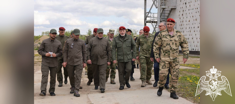 General coronel Aleksei Vorobióv examinó la disponibilidad de los efectivos de las fuerzas especiales de la Rosguardia para las pruebas dedicadas a obtener el derecho de llever una boina amaranta y celebró un encuentro de trabajo con los socios extranjeros