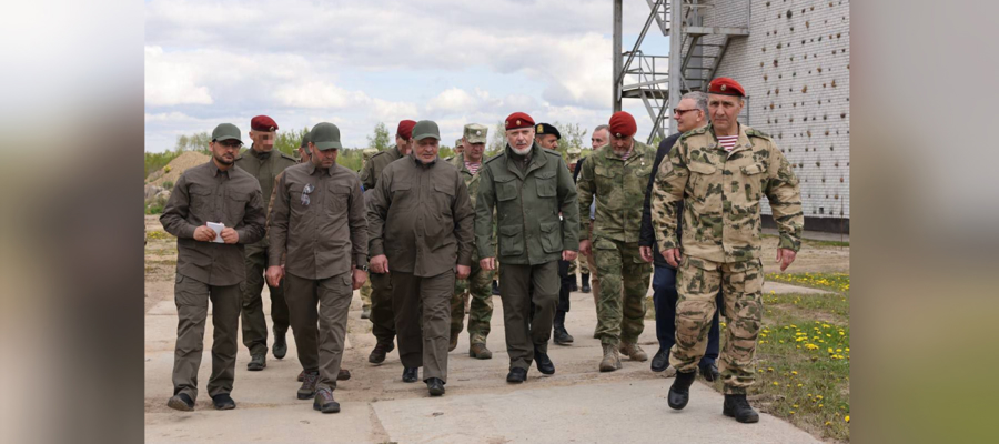 General coronel Aleksey Vorobióv examinó la disponibilidad de los militares de las unidades especiales de Rosguardia a las pruebas para obtener el derecho de llevar una boina amaranta y celebró una cita de trabajo con los colegas extranjeros.